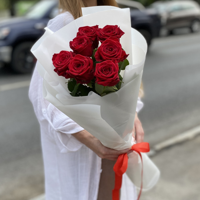7 красных роз 70 см