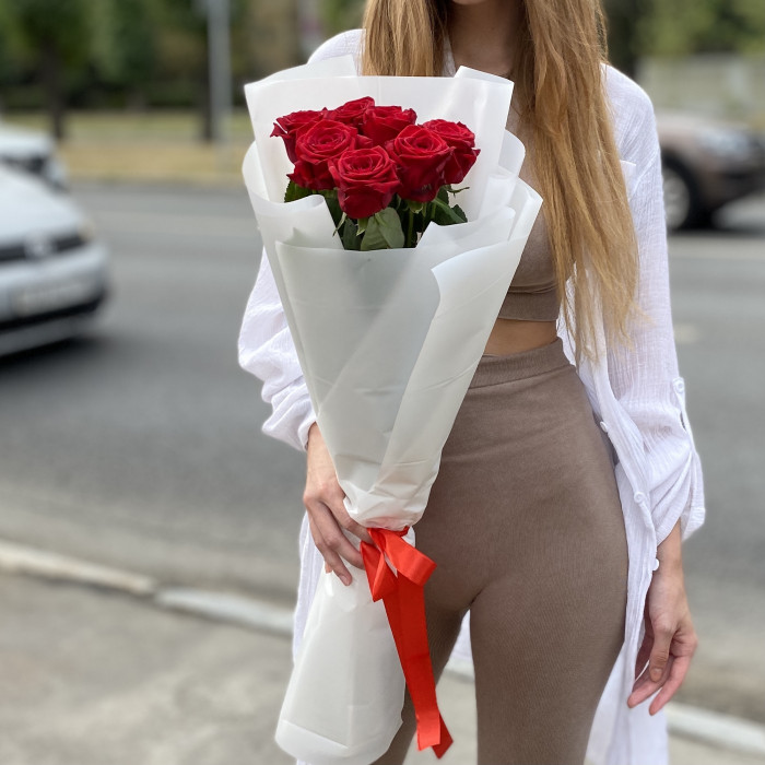 7 красных роз 70 см