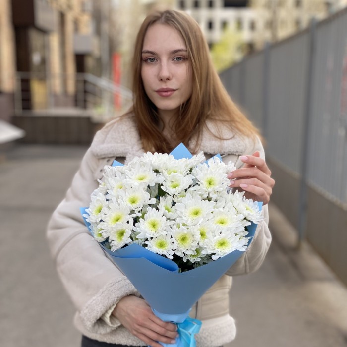 7 белых кустовых хризантем Коммандер