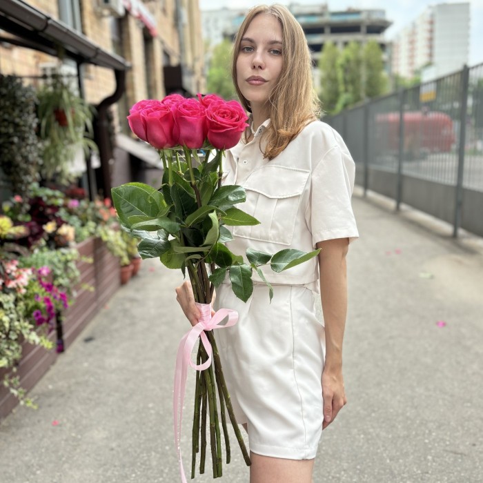 7 малиновых роз Пинк Флойд 80 см