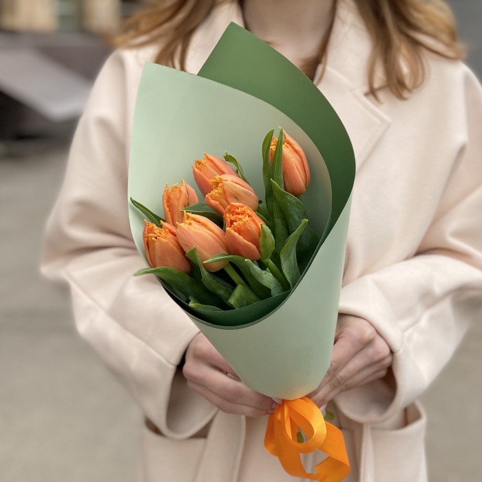 7 оранжевых махровых тюльпанов Оранж пэшн