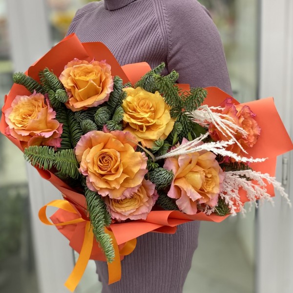 7 оранжевых роз Фри Спирит с нобилисом