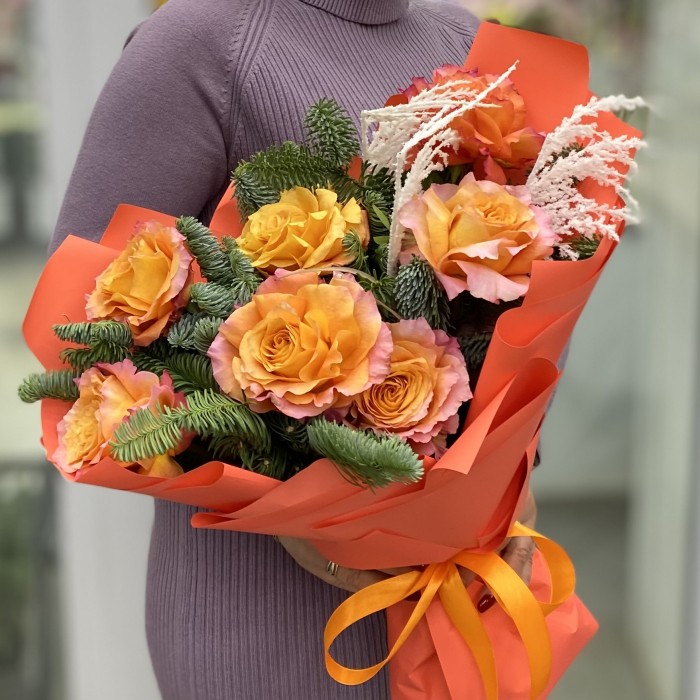 7 оранжевых роз Фри Спирит с нобилисом