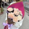 7 персиковых гвоздик с лимониумом