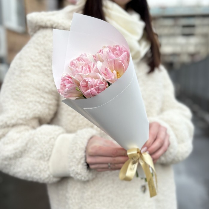 7 нежно-розовых пионовидных тюльпанов Фокстрот