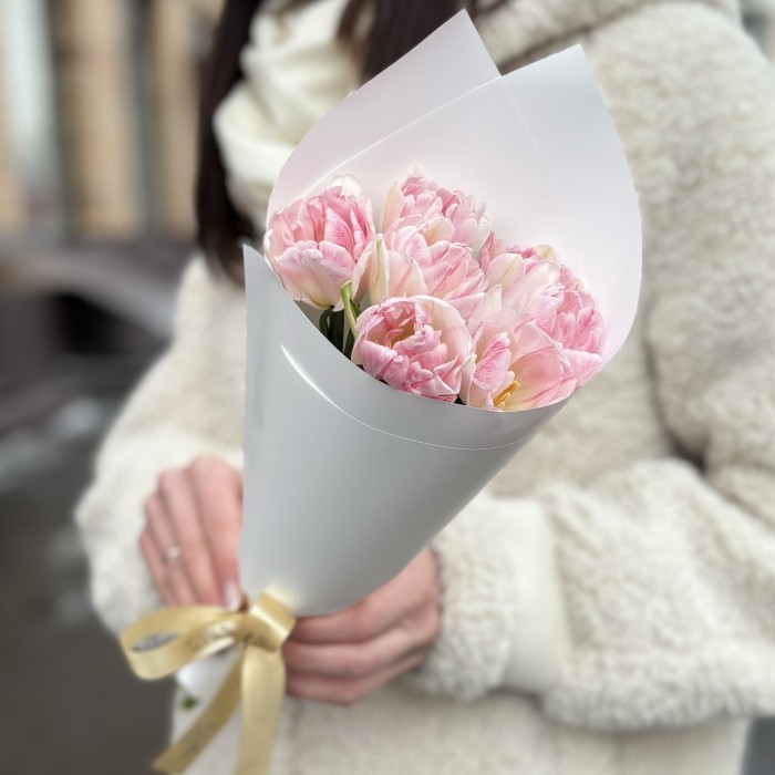7 нежно-розовых пионовидных тюльпанов Фокстрот