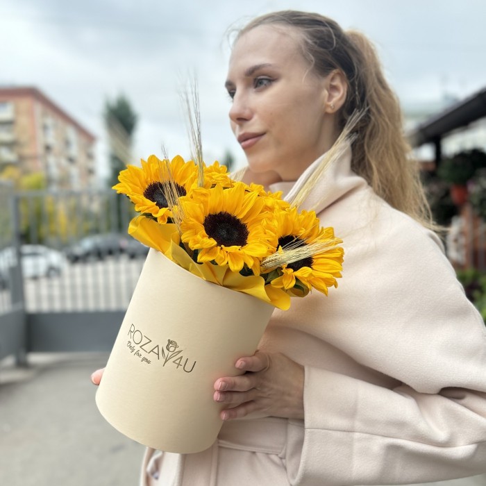 7 подсолнухов в коробке