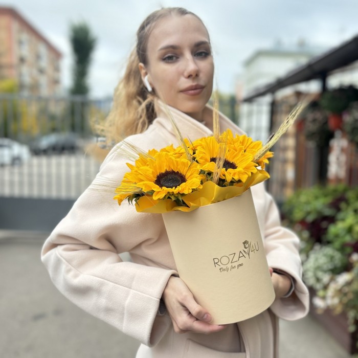 7 подсолнухов в коробке