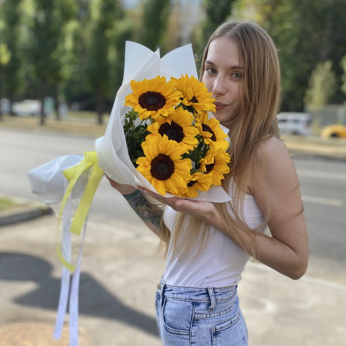 7 подсолнухов в упаковке