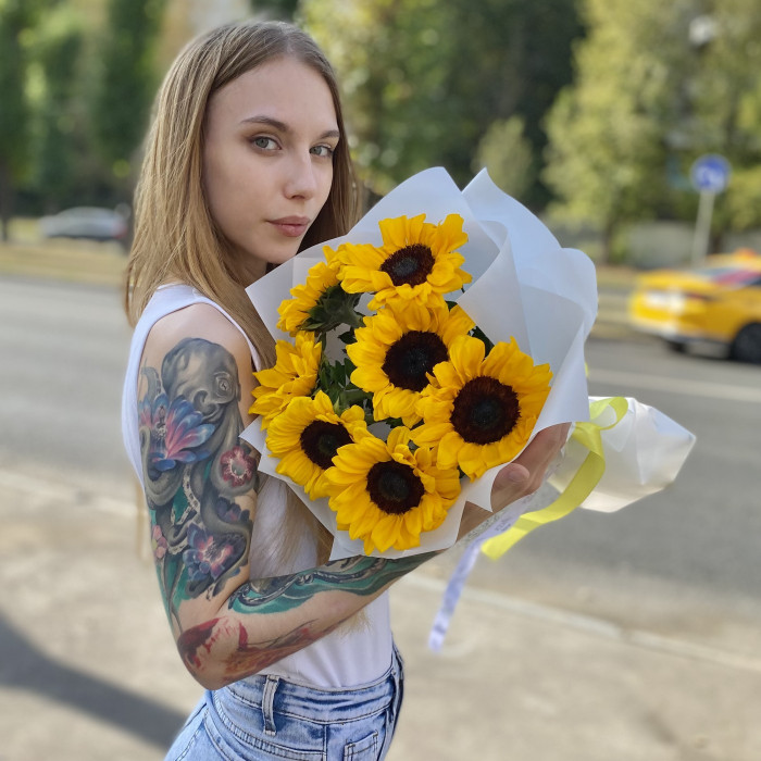 7 подсолнухов в упаковке