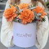 7 пышных роз Фри Спирит с эвкалиптом в коробке