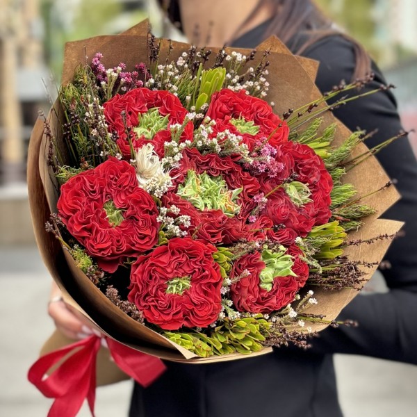 7 роз Ред Монстер с экзотическим миксом