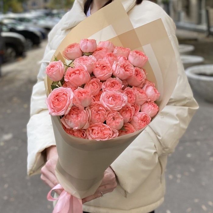 7 розовых кустовых пионовидных роз Фемке