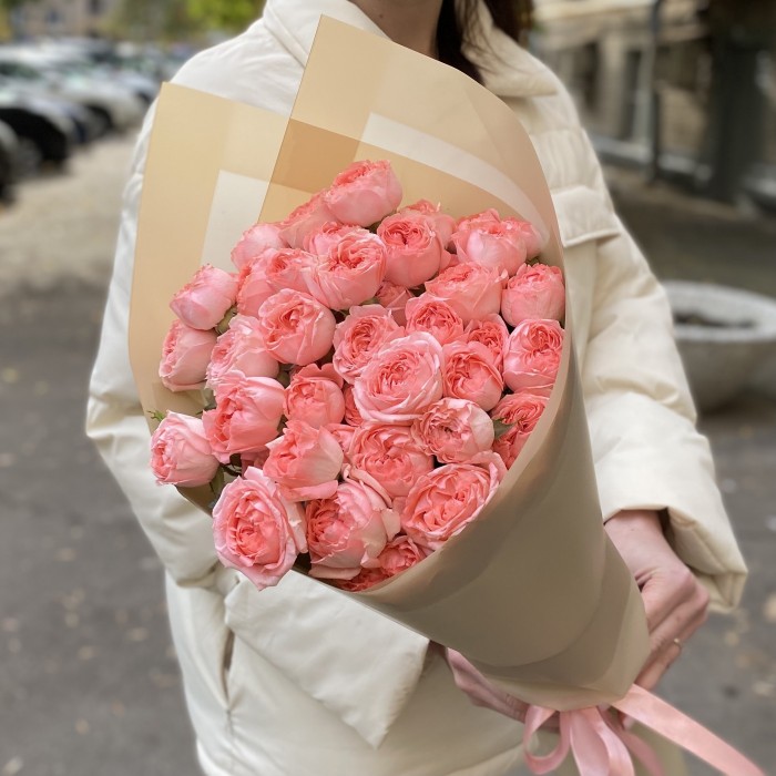 7 розовых кустовых пионовидных роз Фемке