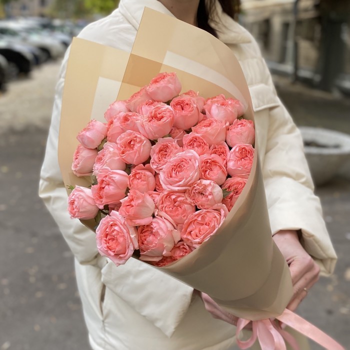 7 розовых кустовых пионовидных роз Фемке