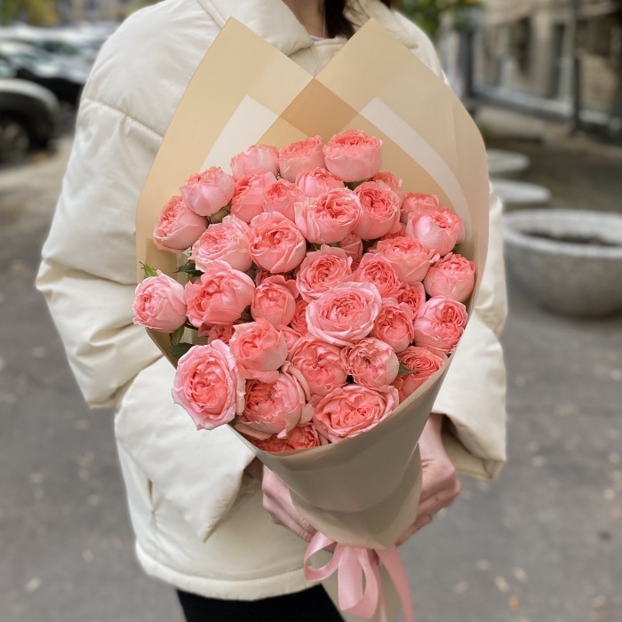 7 розовых кустовых пионовидных роз Фемке