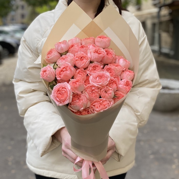 7 розовых кустовых пионовидных роз Фемке