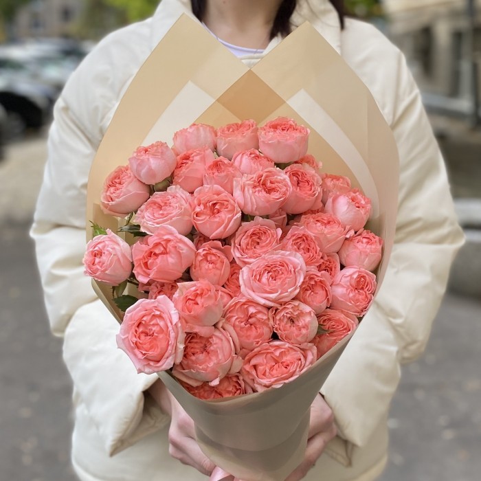 7 розовых кустовых пионовидных роз Фемке