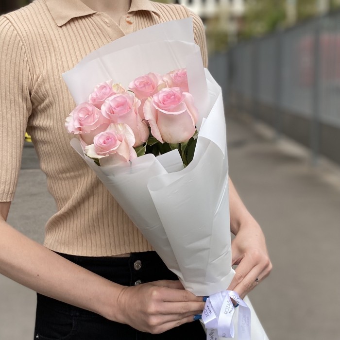 7 розовых роз Новия