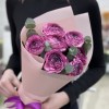 7 сиреневых махровых ранункулюсов с эвкалиптом