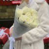 9 длинных белых роз 70 см