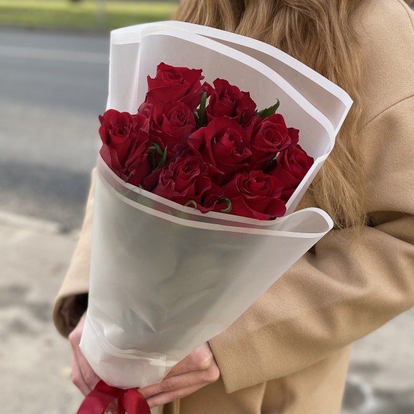 9 красных роз Эвер ред 60 см
