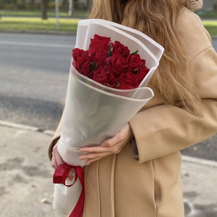 9 красных роз Эвер ред 60 см