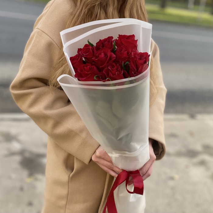9 красных роз Эвер ред 60 см