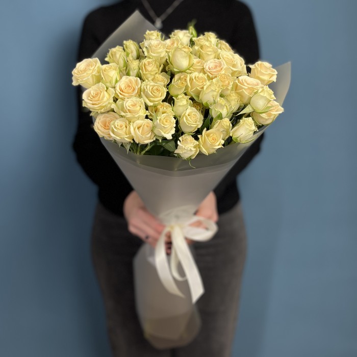 9 кустовых роз Аксана 70 см