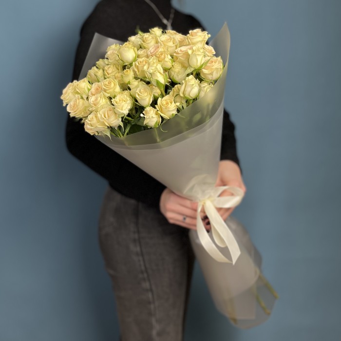 9 кустовых роз Аксана 70 см