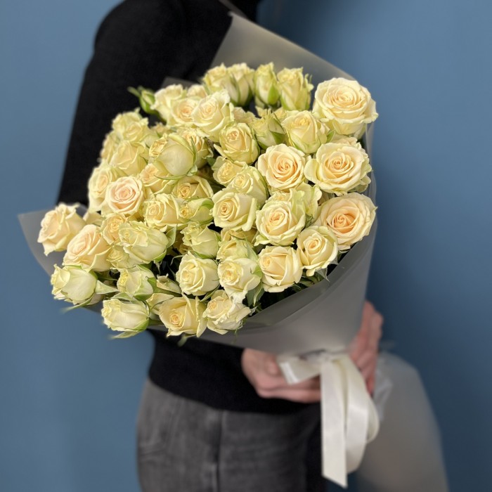 9 кустовых роз Аксана 70 см