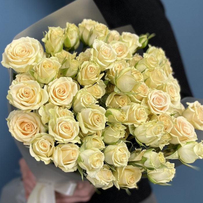 9 кустовых роз Аксана 70 см