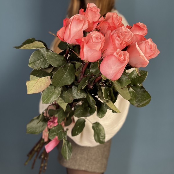 9 длинных роз Би Свит 80 см