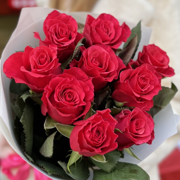 9 малиновых роз Такаци 50 см