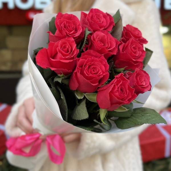 9 малиновых роз Такаци 50 см