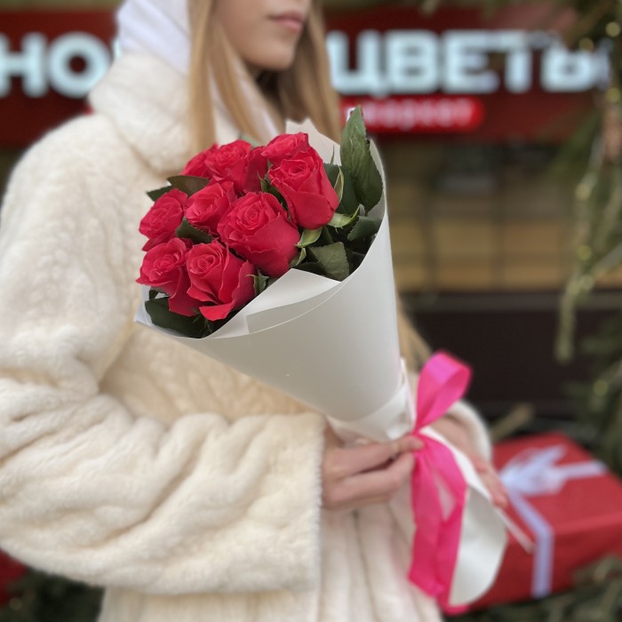 9 малиновых роз Такаци 50 см
