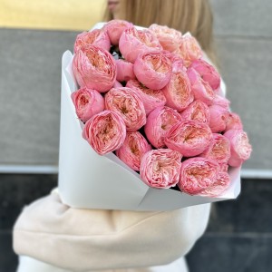 9 розовых пионовидных роз Херпер