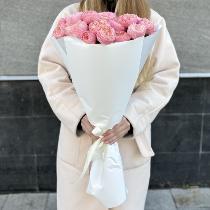 9 розовых пионовидных роз Херпер