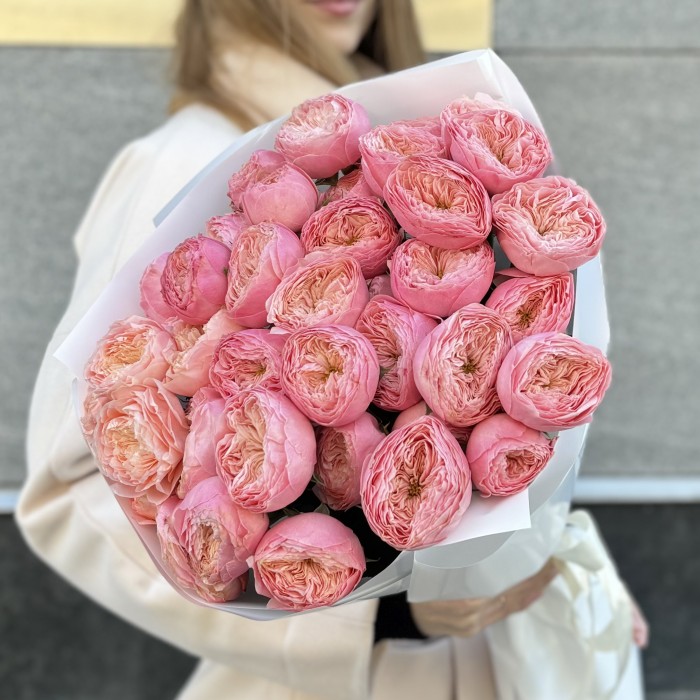 9 розовых пионовидных роз Херпер