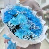 9 синих кустовых хризантем Балтика с гипсофилой