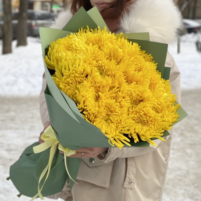 17 желтых хризантем