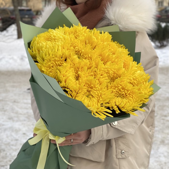17 желтых хризантем