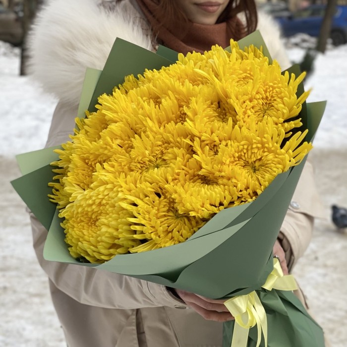 17 желтых хризантем