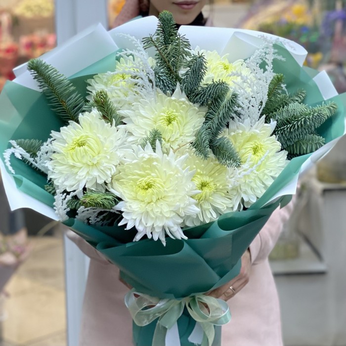 7 белых хризантем с нобилисом