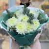 7 белых хризантем с нобилисом