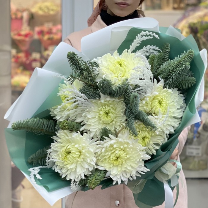 7 белых хризантем с нобилисом