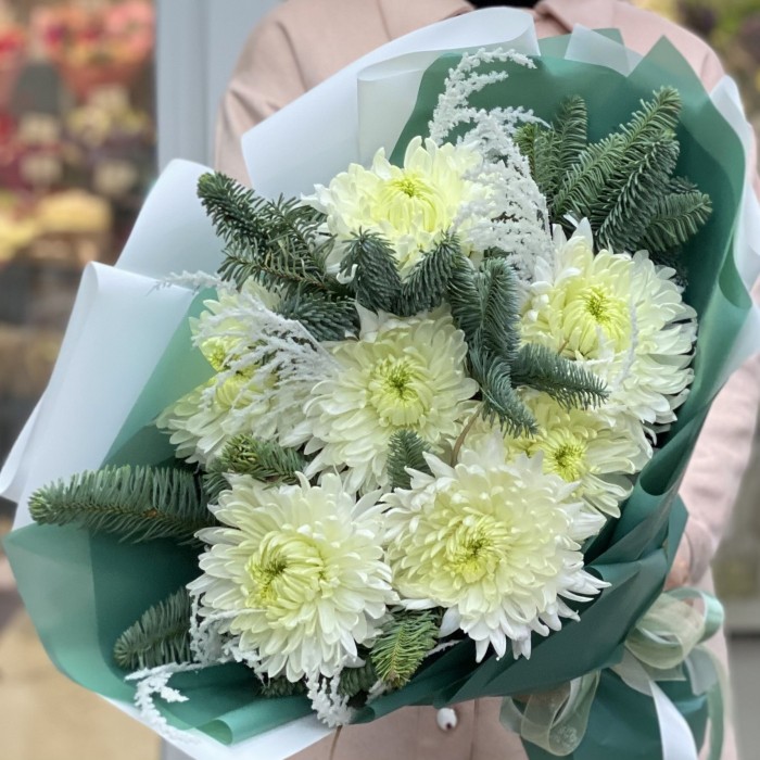 7 белых хризантем с нобилисом