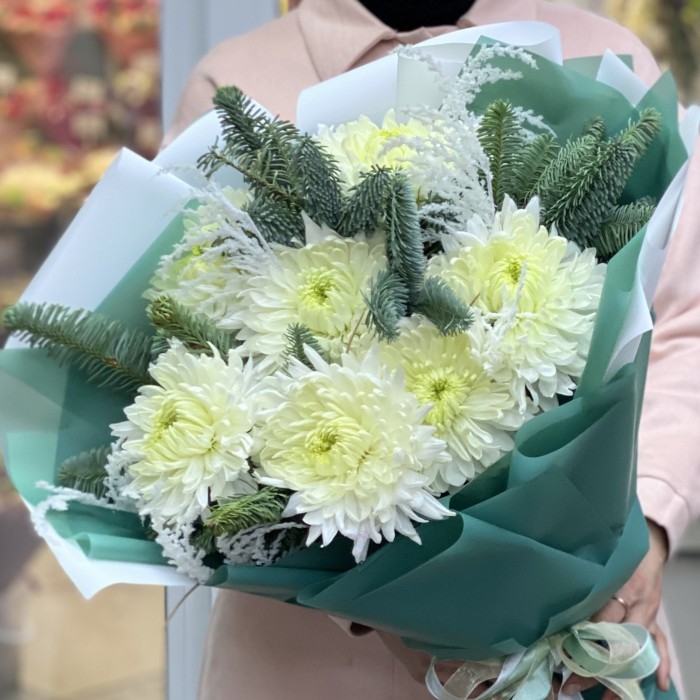7 белых хризантем с нобилисом