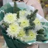 7 белых хризантем с нобилисом