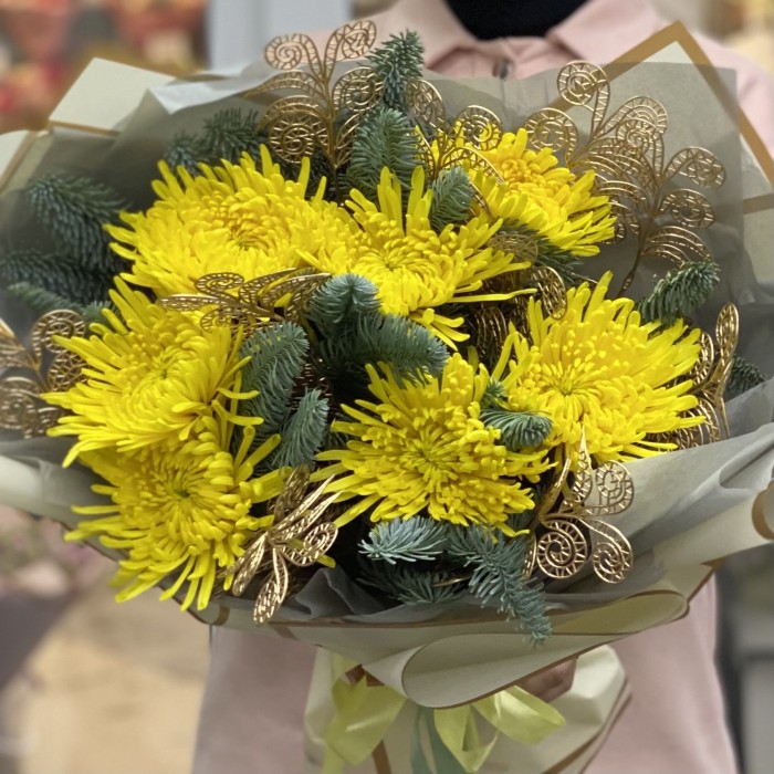 7 желтых хризантем с нобилисом